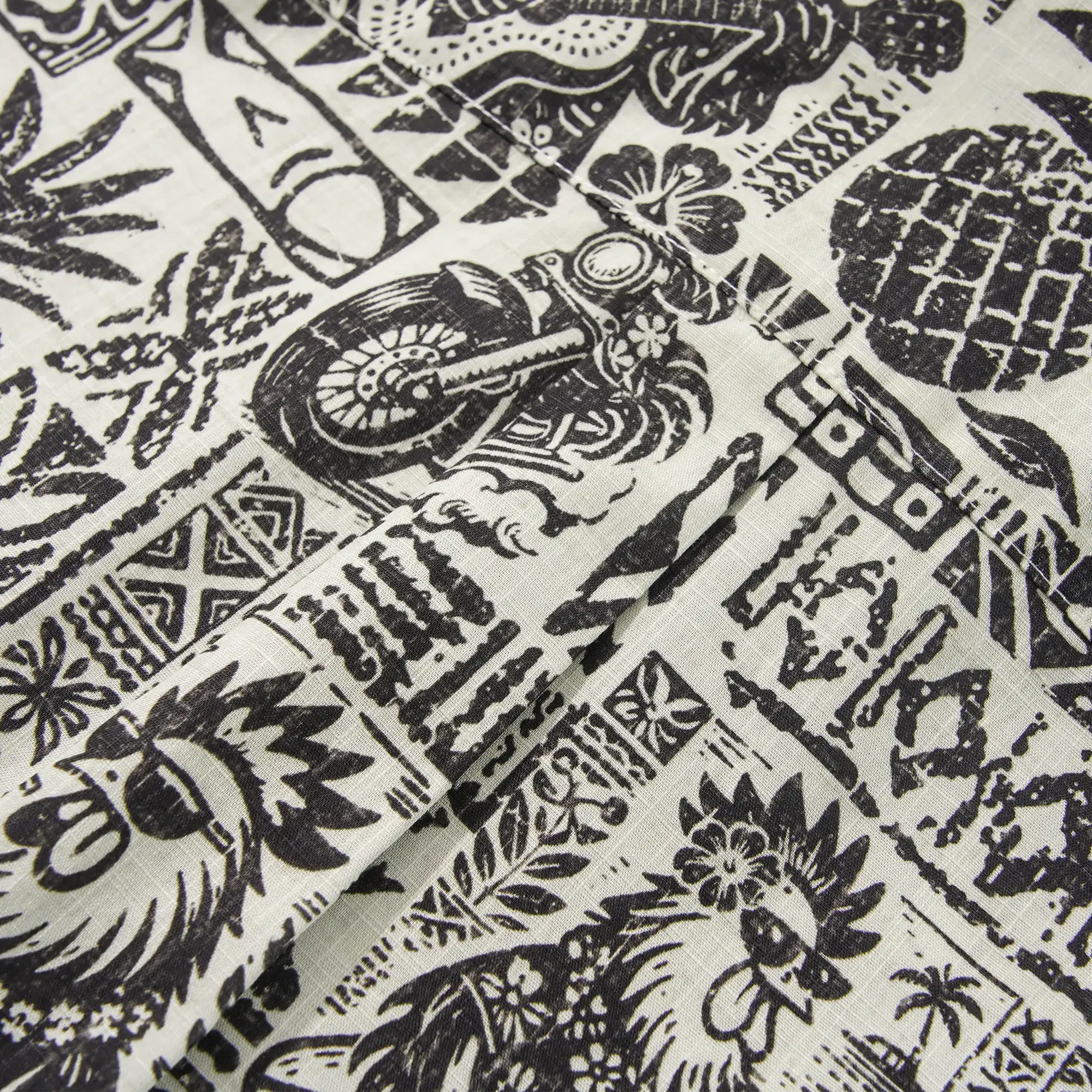 Men's Hawaiian Shirt Short Sleeve Button-down 100% Cotton Black Rooster Aloha The Bone Voyage